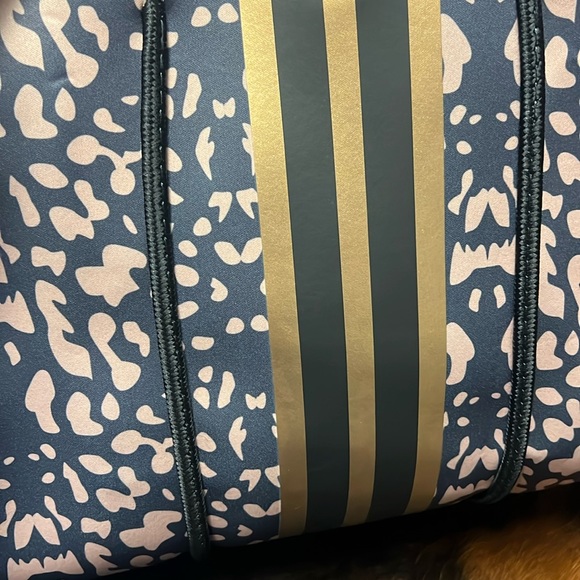 New Neoprene Expandable Tote with Detachable Zip Pouch Black, Gold, Leopard - Picture 7 of 16